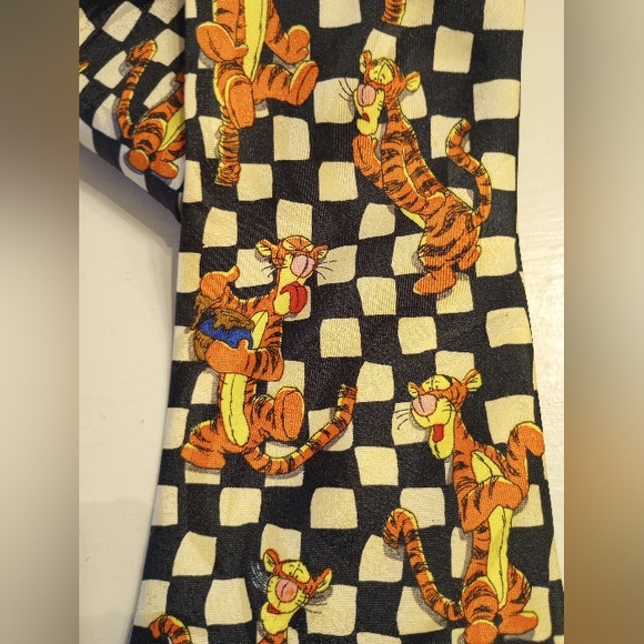Pooh Brand Tigger bouncing Tigger men's tie - Picture 3 of 5